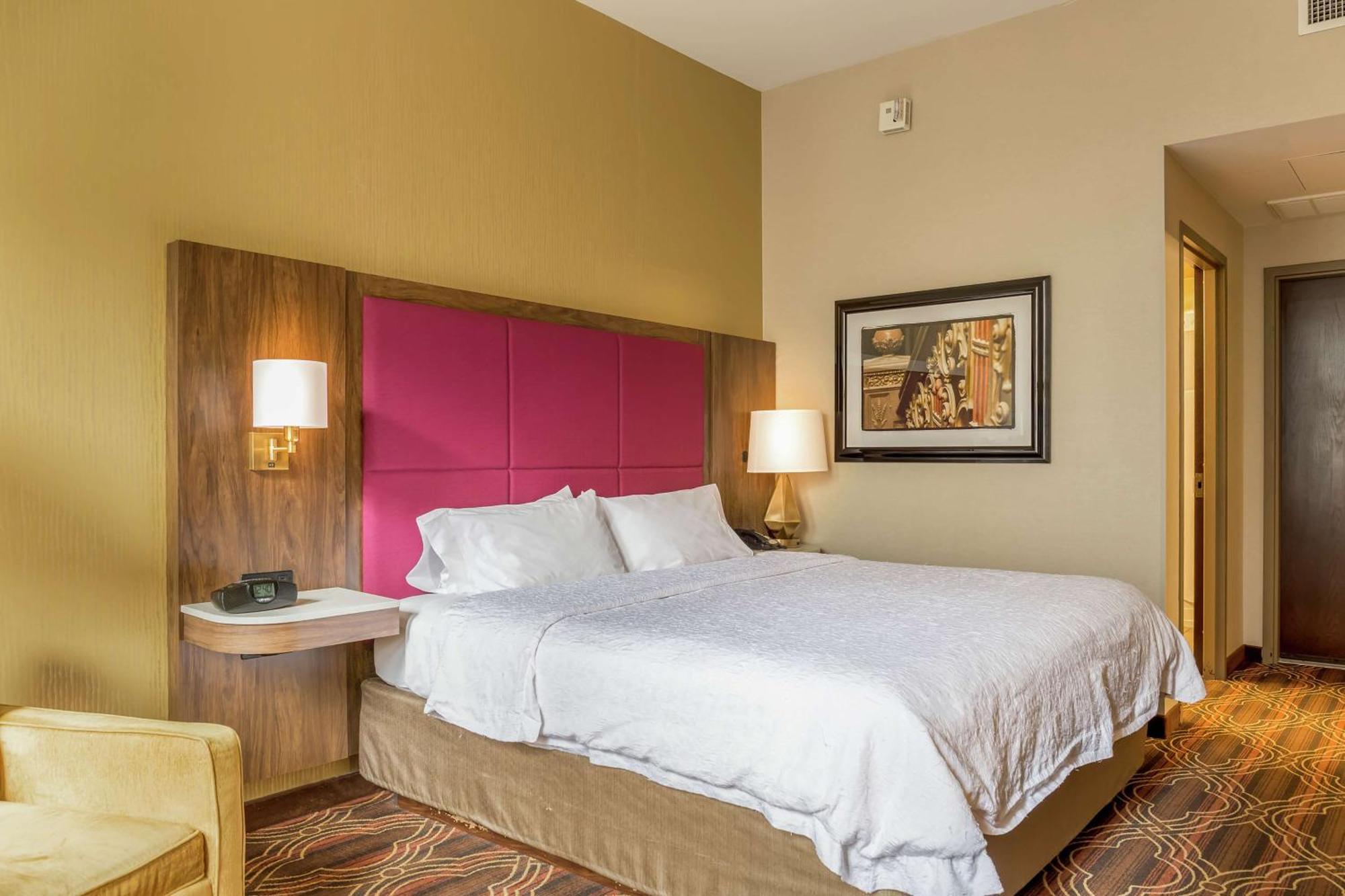 Hampton Inn Majestic Chicago Theatre District Exterior photo