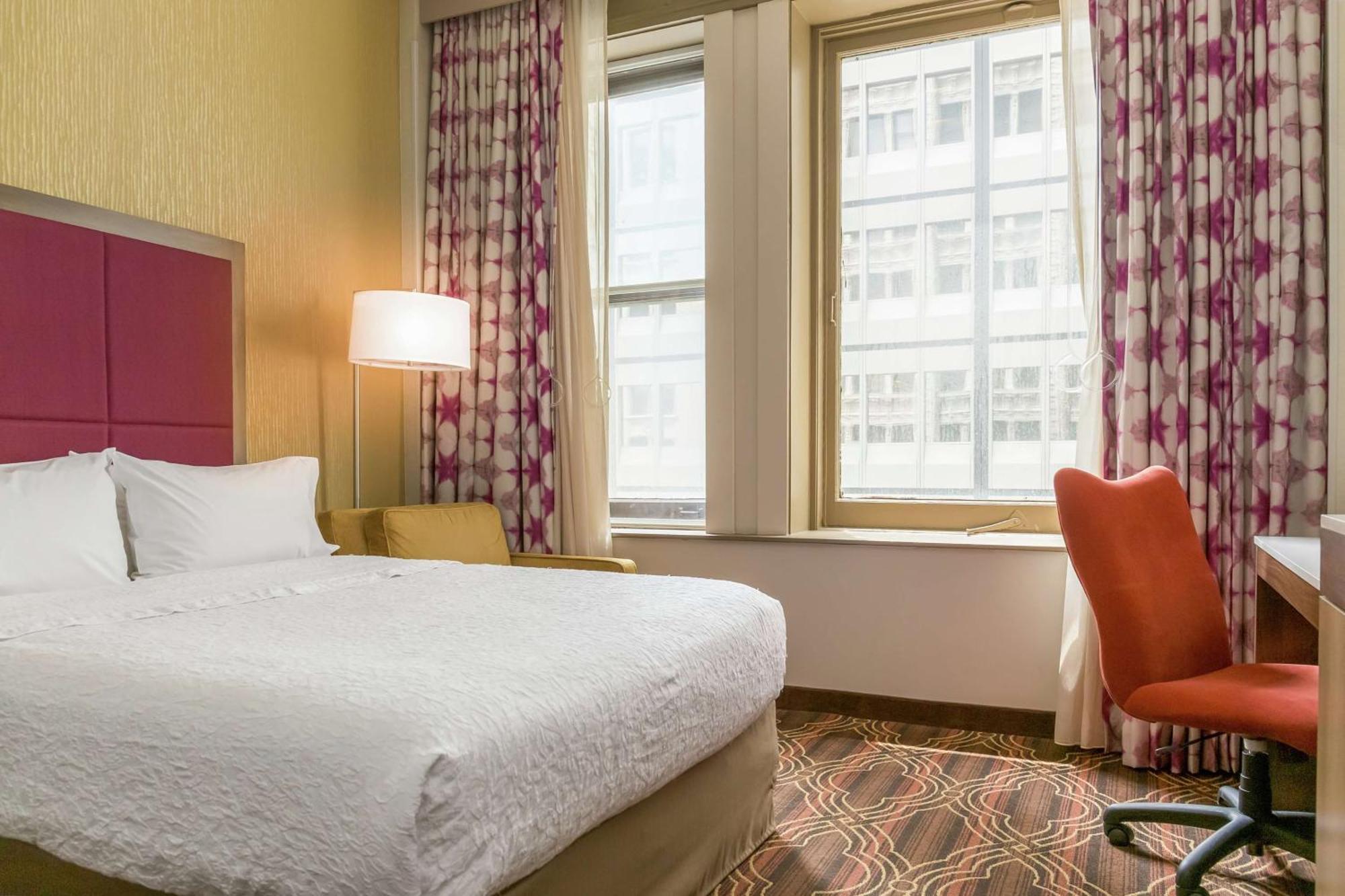 Hampton Inn Majestic Chicago Theatre District Exterior photo