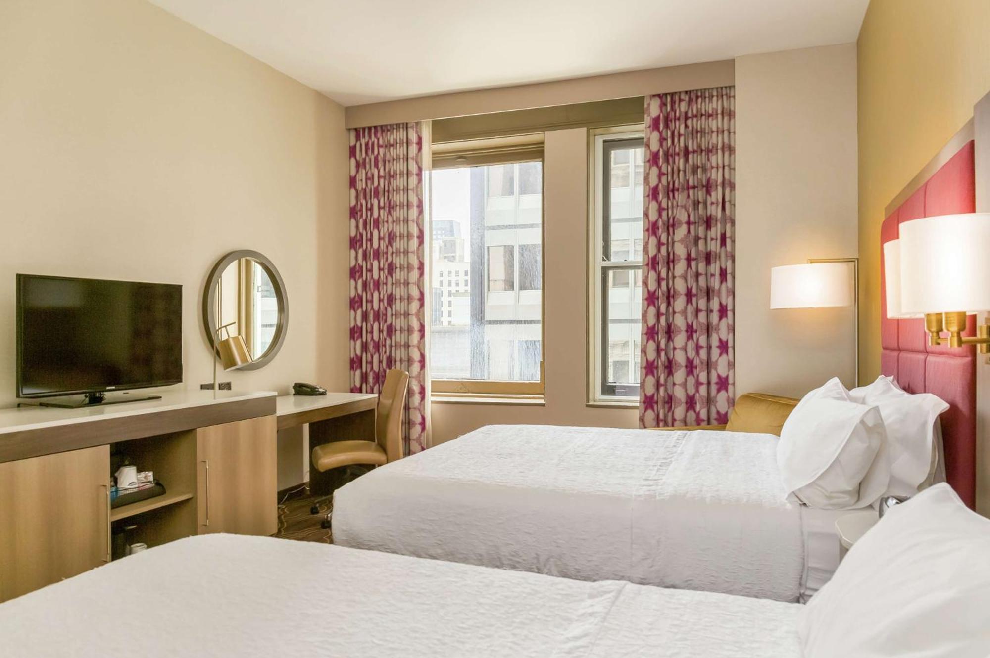 Hampton Inn Majestic Chicago Theatre District Exterior photo