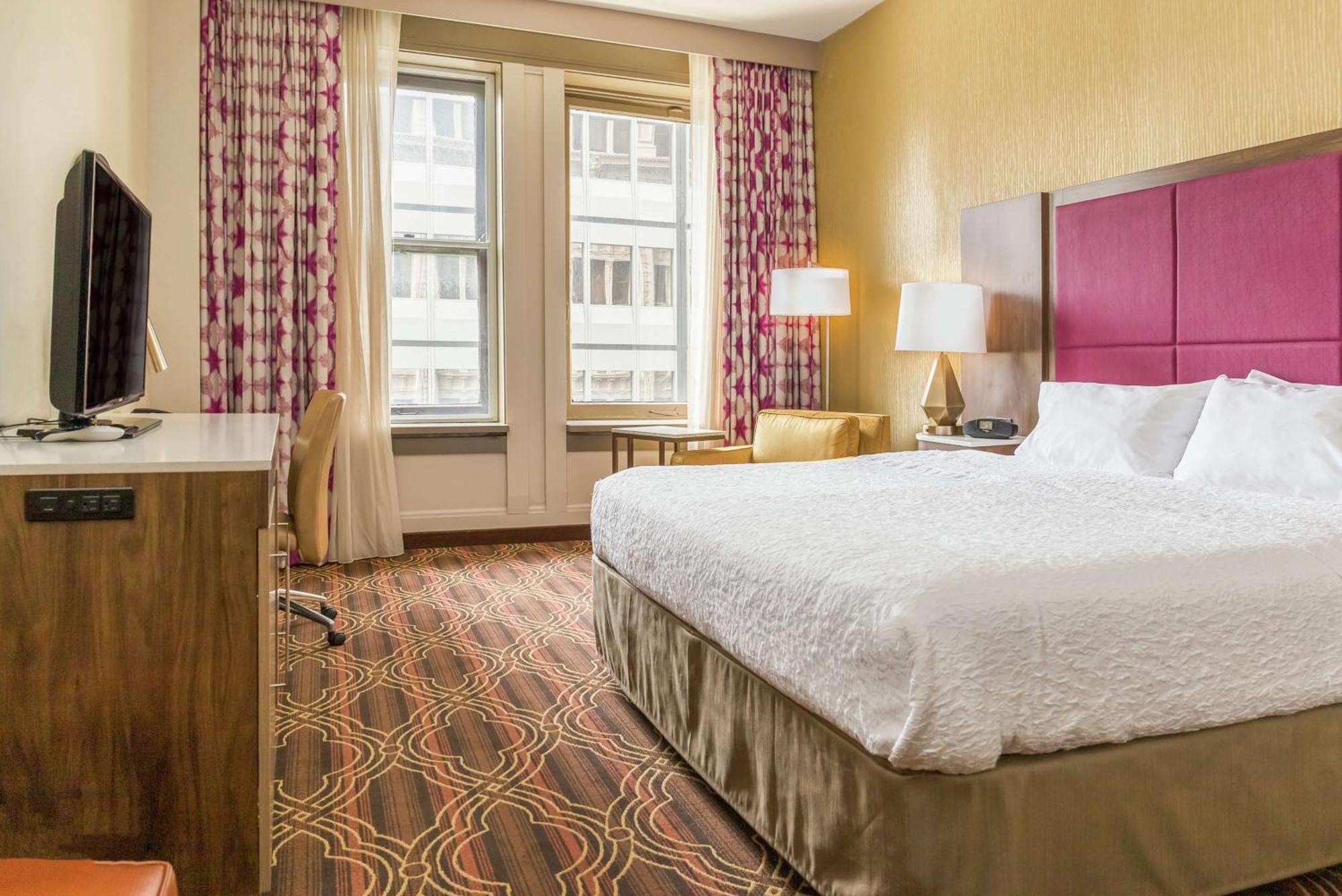 Hampton Inn Majestic Chicago Theatre District Exterior photo