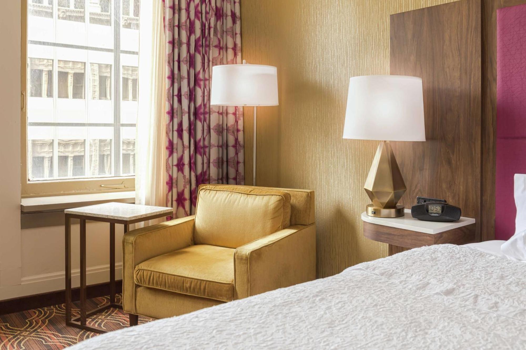 Hampton Inn Majestic Chicago Theatre District Exterior photo