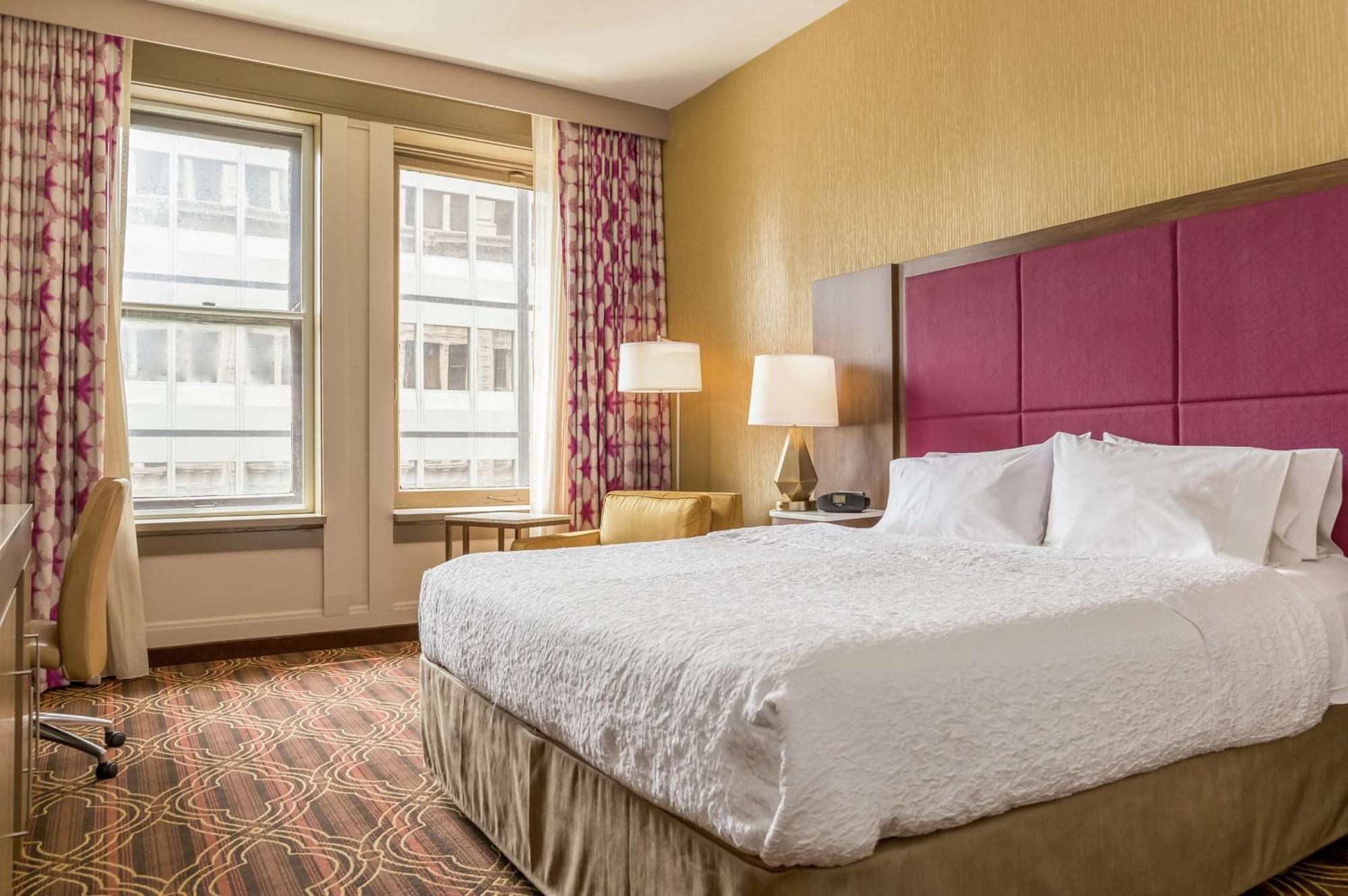 Hampton Inn Majestic Chicago Theatre District Exterior photo