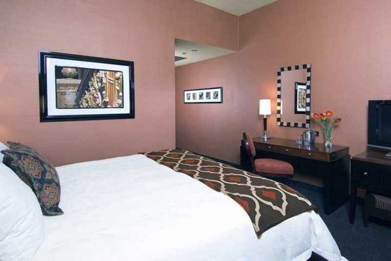 Hampton Inn Majestic Chicago Theatre District Room photo